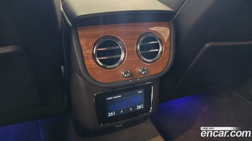 Bentley Bentayga 4.0 V8 Base, 2025