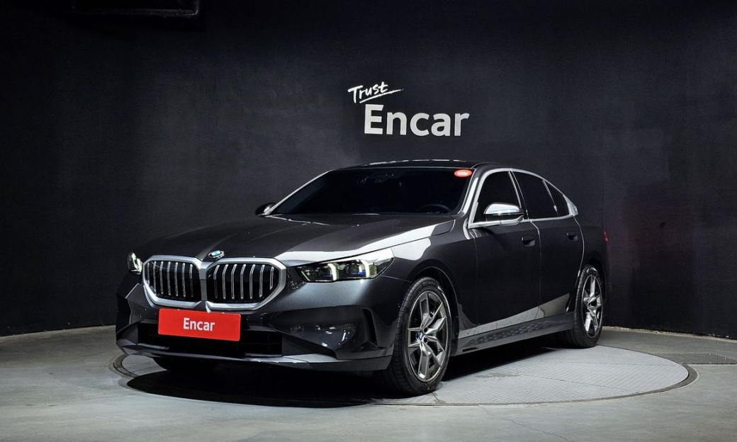 BMW 5-Series 523d, 2025