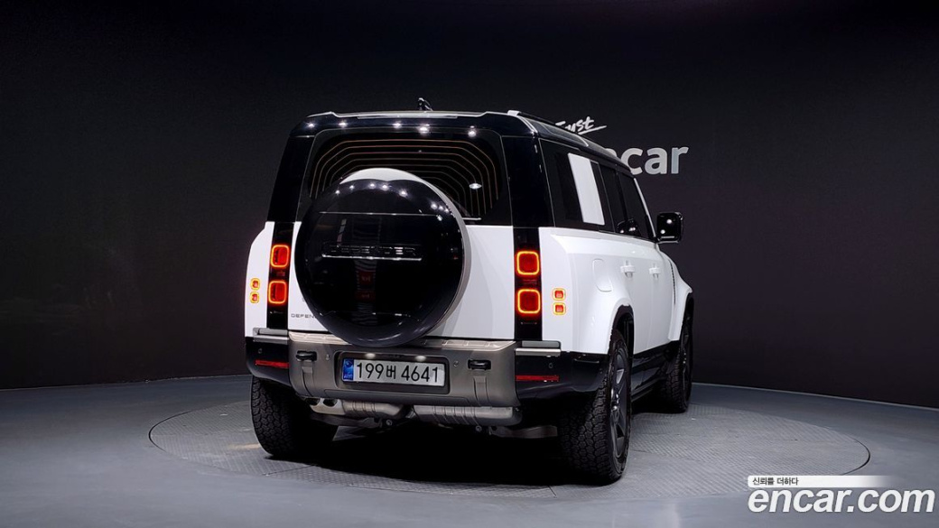 Land Rover Defender 110 D250 X-Dynamic SE, 2025
