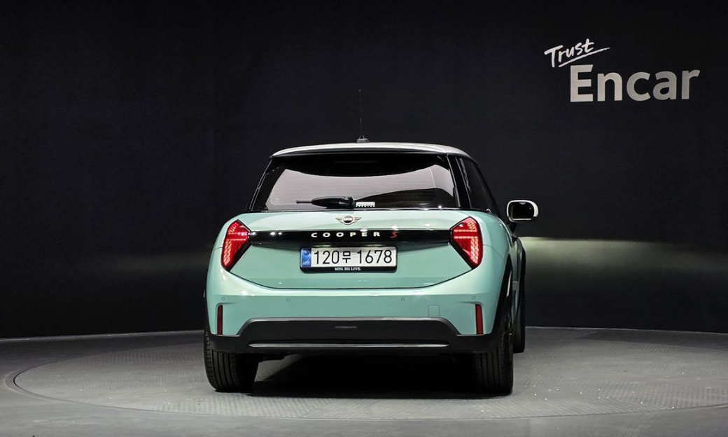 Mini Cooper Favoured, 2025