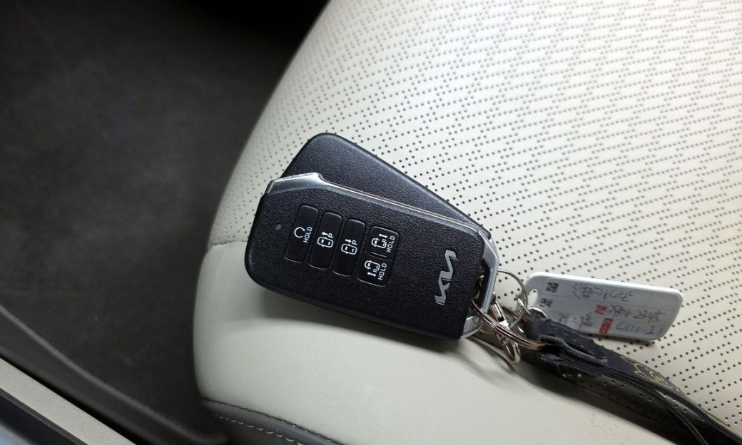 Kia Carnival 9-Seater Signature, 2023
