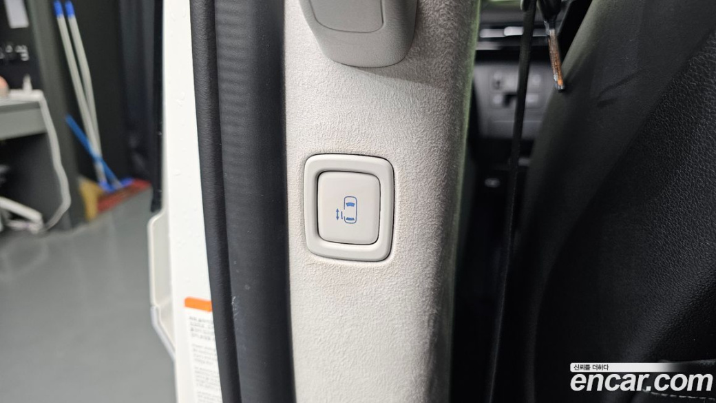 Hyundai Staria 4WD Lounge 9-Seater, 2023