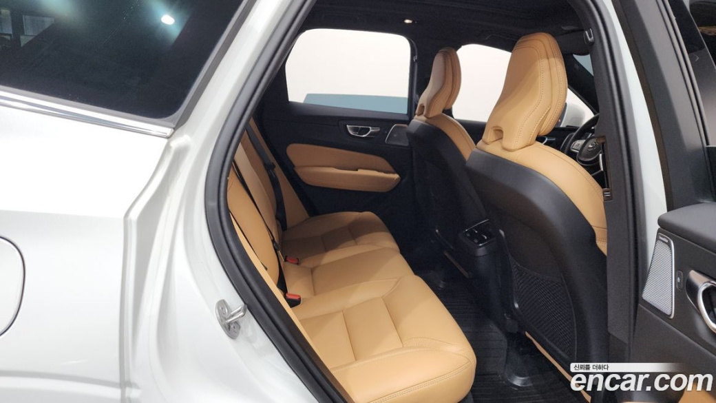 Volvo XC60 B5 Ultra Bright, 2025