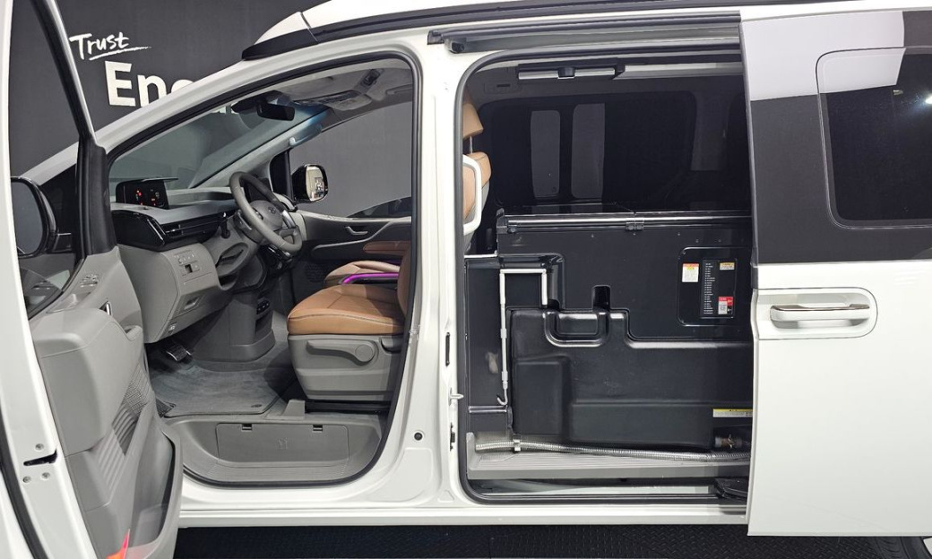 Hyundai Staria 2WD Camping Car, 2024