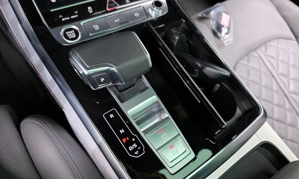Audi Q8 55 TFSI Quattro Premium, 2023