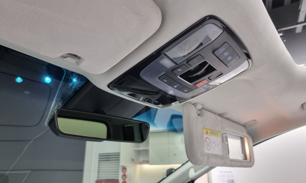 Hyundai Staria 4WD Lounge 7-Seater, 2024