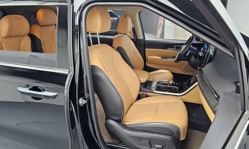Kia Carnival 7-Seater Signature, 2023