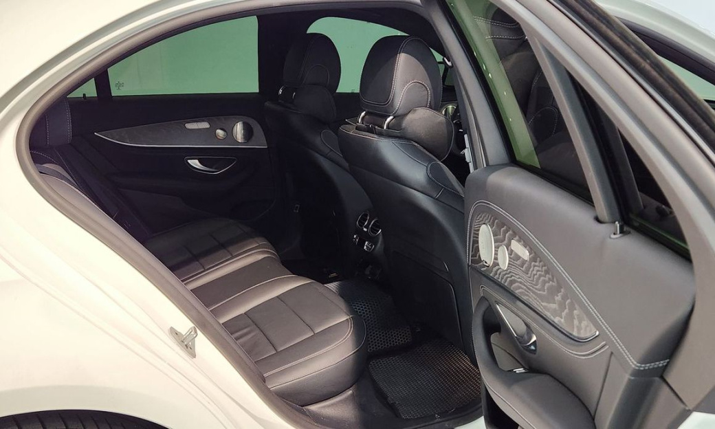 Mercedes-Benz E-Class E350 4MATIC AMG Line, 2022
