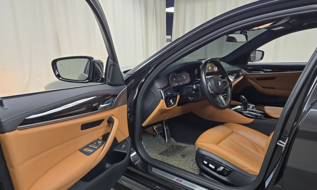 BMW 5-Series 520i M Sport, 2022