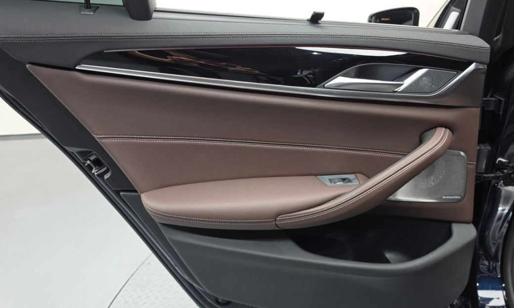 BMW 5-Series M550i xDrive, 2022