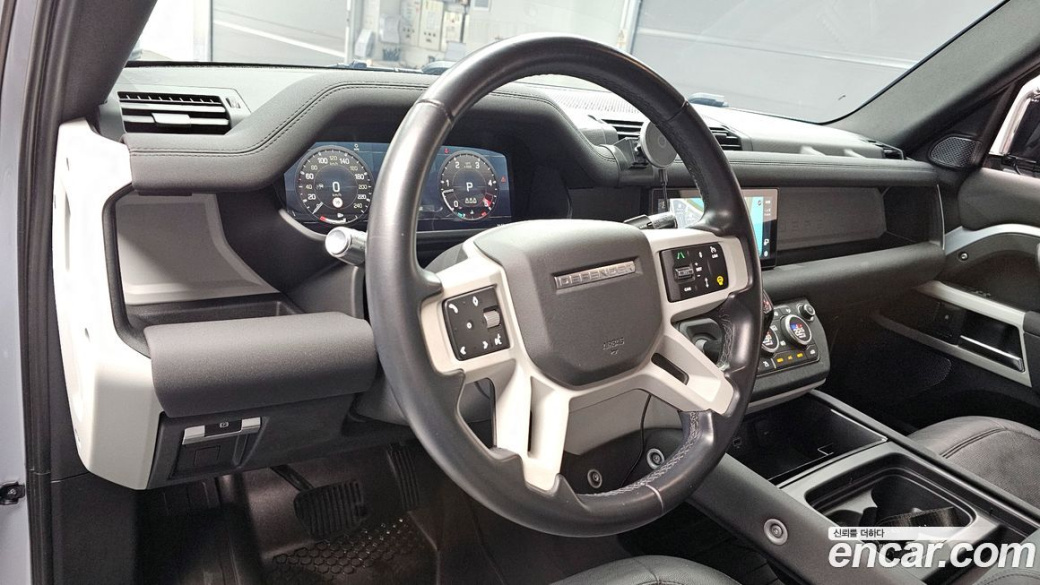 Land Rover Defender 90 D250 SE, 2022