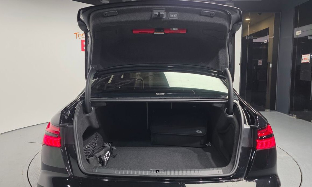 Audi A6 45 TFSI Premium, 2025