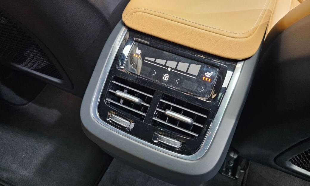 Volvo XC60 B5 Ultra Bright, 2025