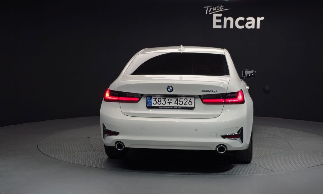 BMW 3-Series 320d Luxury, 2022