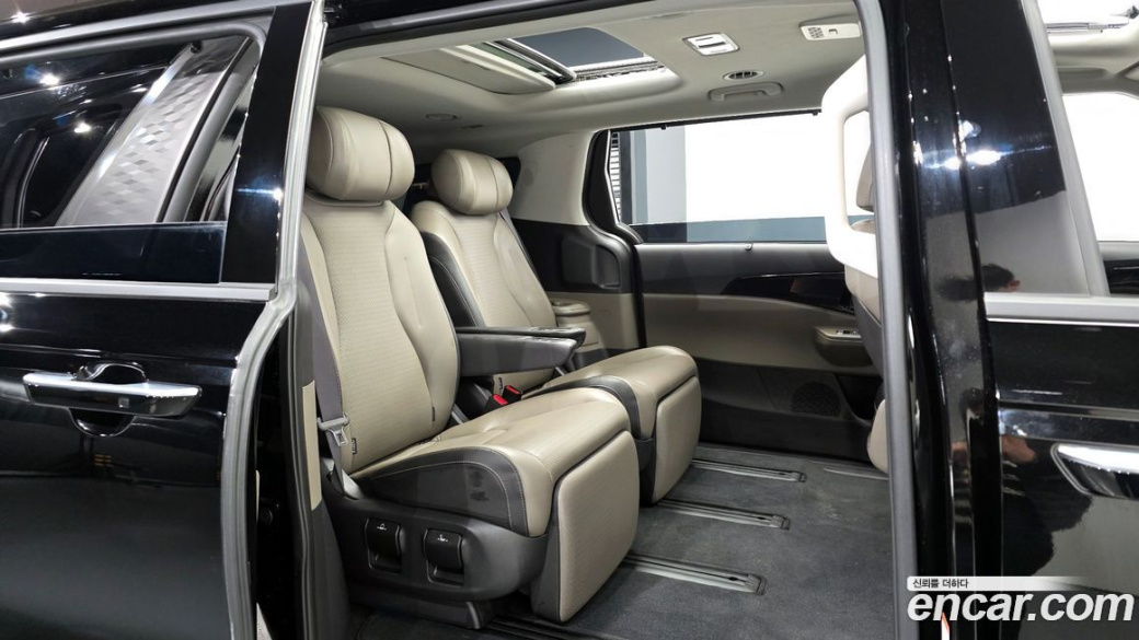 Kia Carnival 7-Seater Gravity, 2024