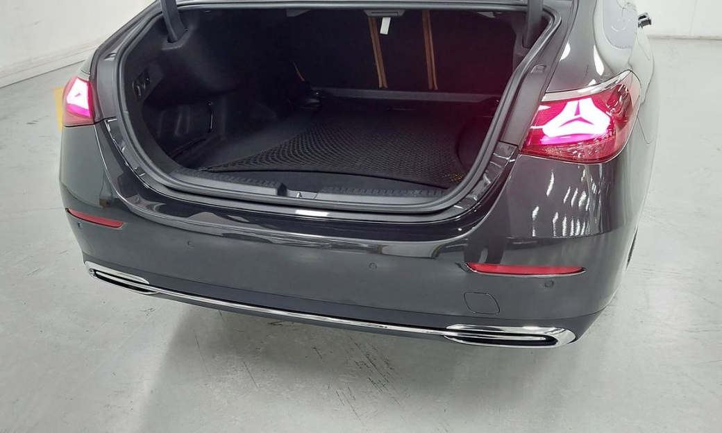 Mercedes-Benz E-Class E220d 4MATIC Exclusive, 2024