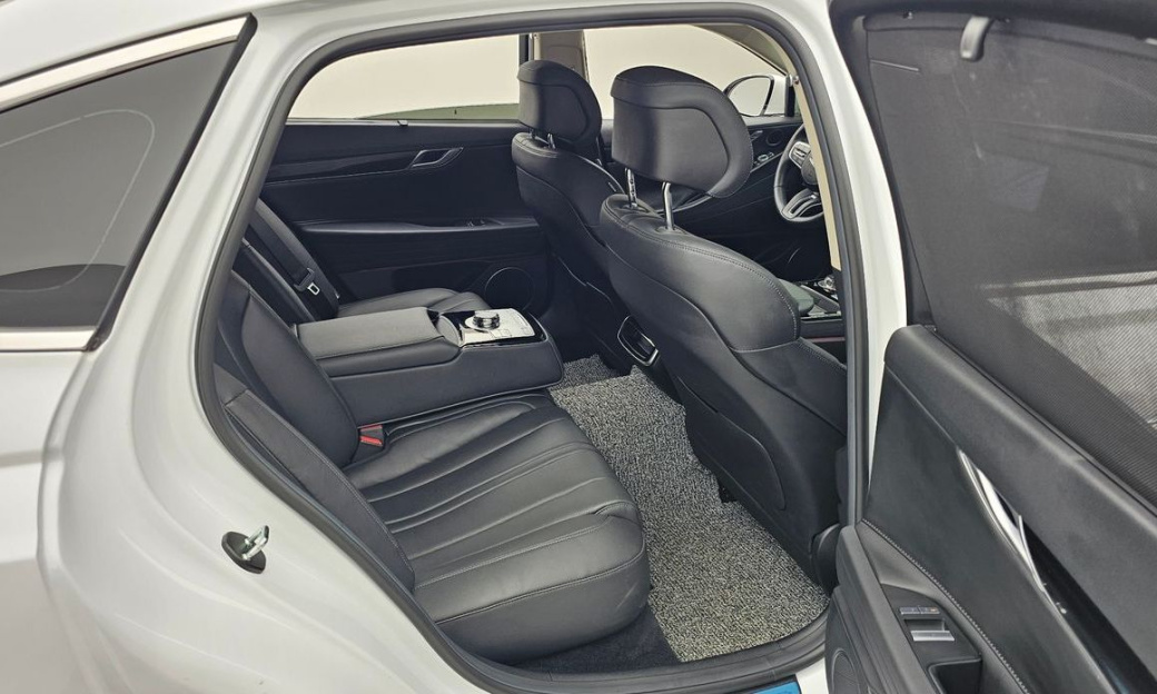 Genesis G80 Gasoline 2.5 Turbo 2WD, 2025