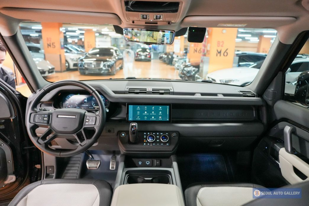 Land Rover Defender 110 P300 X-Dynamic SE, 2024