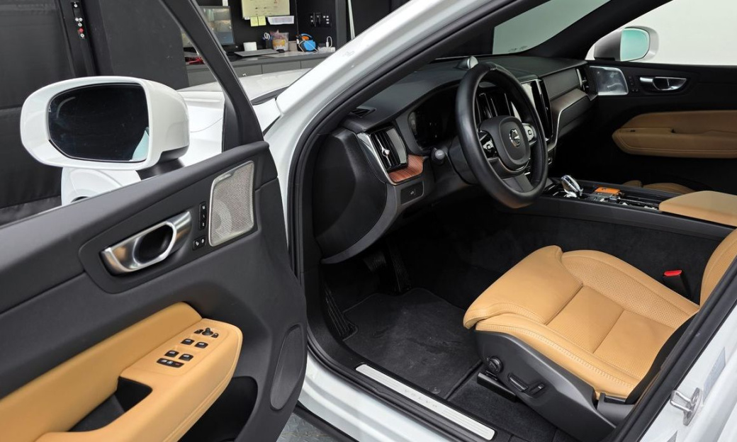 Volvo XC60 B5 Ultra Bright, 2025