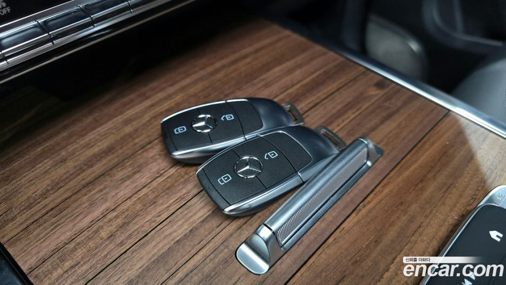 Mercedes-Benz G-Class G450d, 2025
