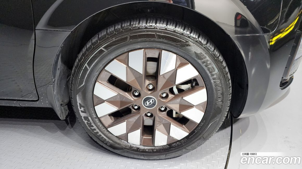 Hyundai Staria 4WD Lounge 9-Seater, 2023