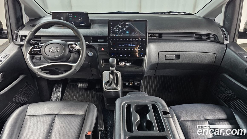 Hyundai Staria 4WD Tourer 11-Seater, 2024