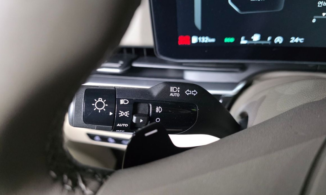 Kia Carnival 9-Seater Signature, 2025