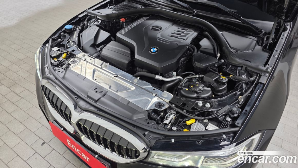 BMW 3-Series 320i Touring M Sports, 2022