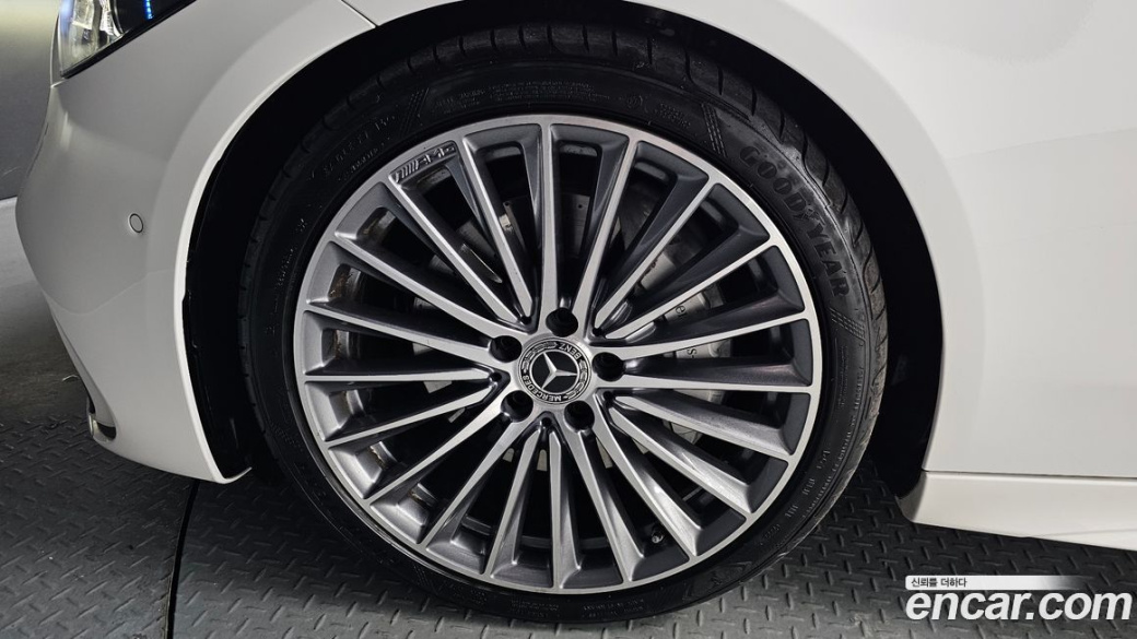 Mercedes-Benz C-Class C300 4MATIC AMG Line, 2023