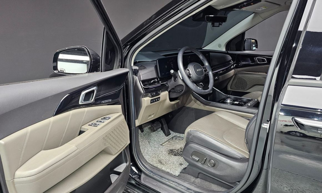 Kia Carnival 9-Seater Gravity, 2024