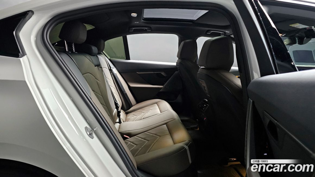BMW 5-Series 520i M Sport, 2025