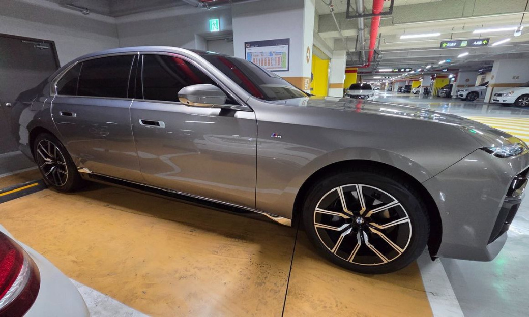 BMW 7-Series 740d xDrive M Sport, 2025