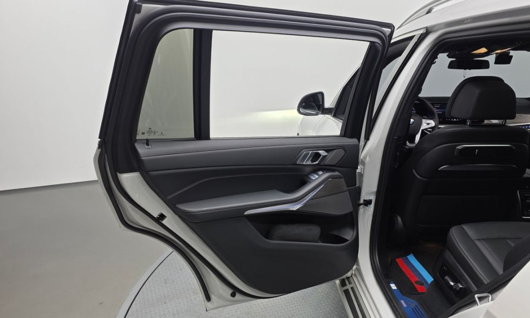 BMW X7 xDrive 40i Design Pure Excellence 6-Seater, 2024