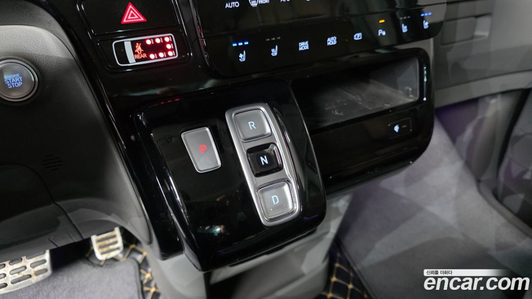 Hyundai Staria Lounge 9-Seater, 2023