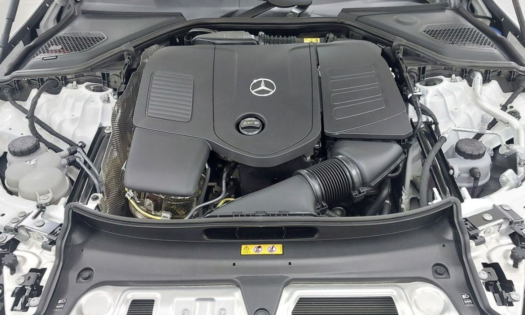 Mercedes-Benz E-Class E300 4MATIC Exclusive, 2026