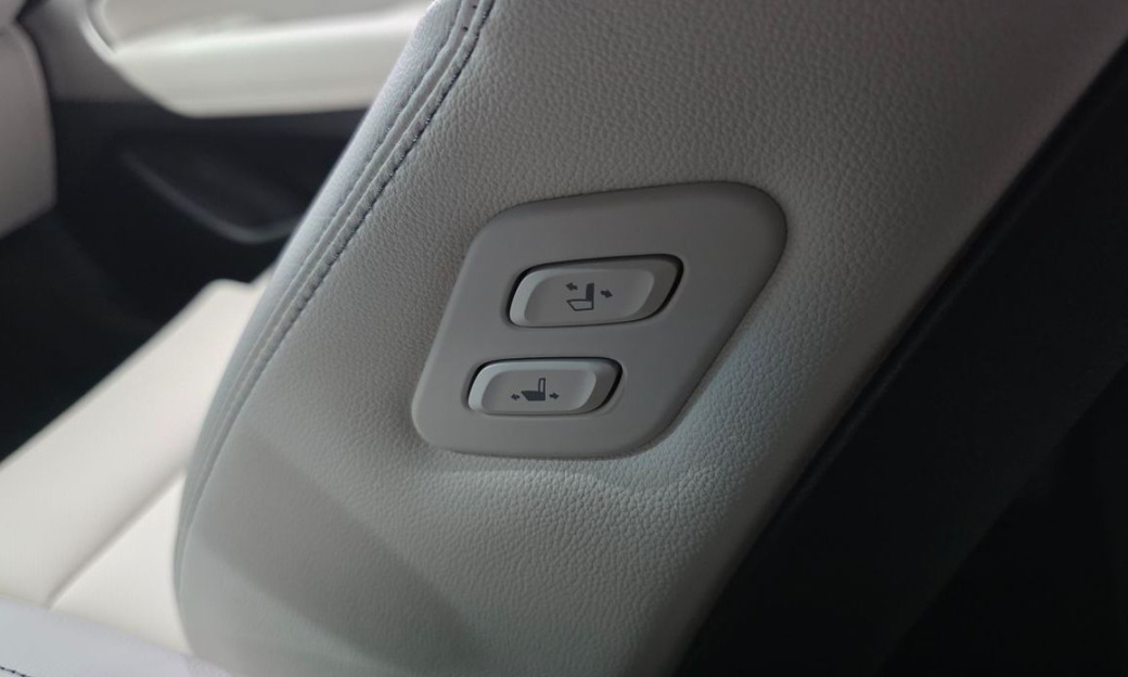 Genesis G70 Gasoline 2.5T 4WD, 2025