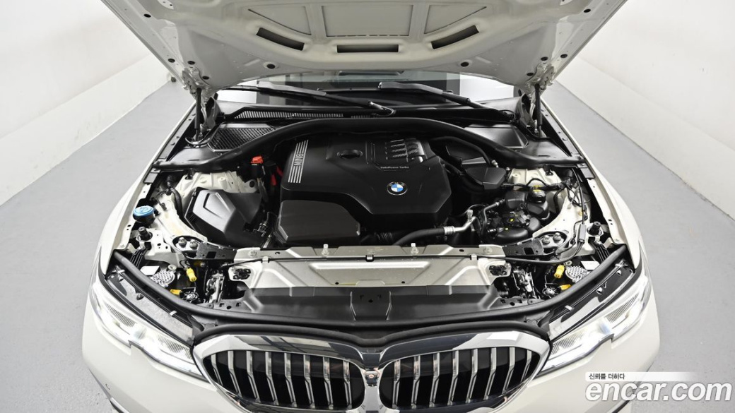 BMW 3-Series 320i Touring Luxury, 2022