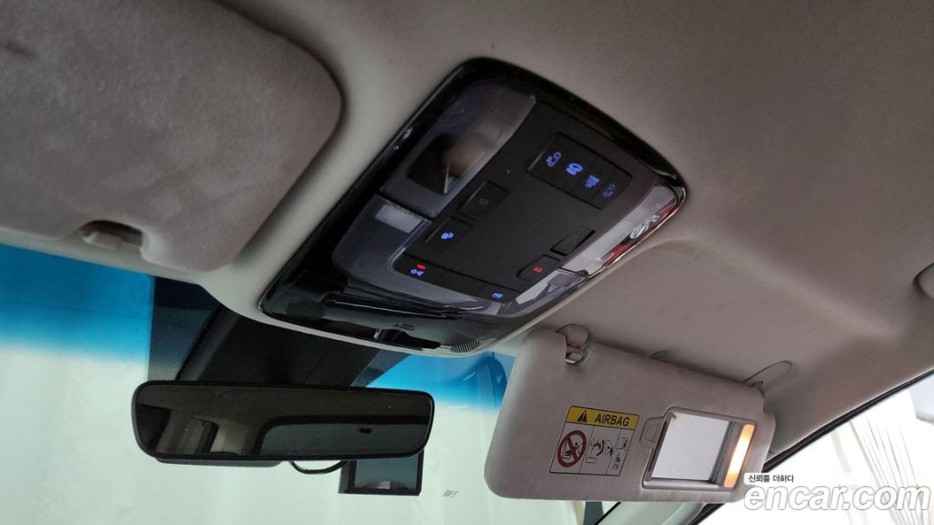 Hyundai Staria 4WD Lounge 9-Seater, 2022