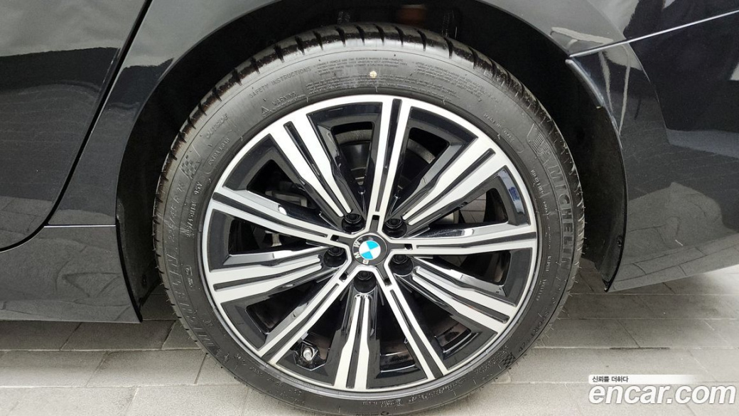 BMW 3-Series 320i, 2025