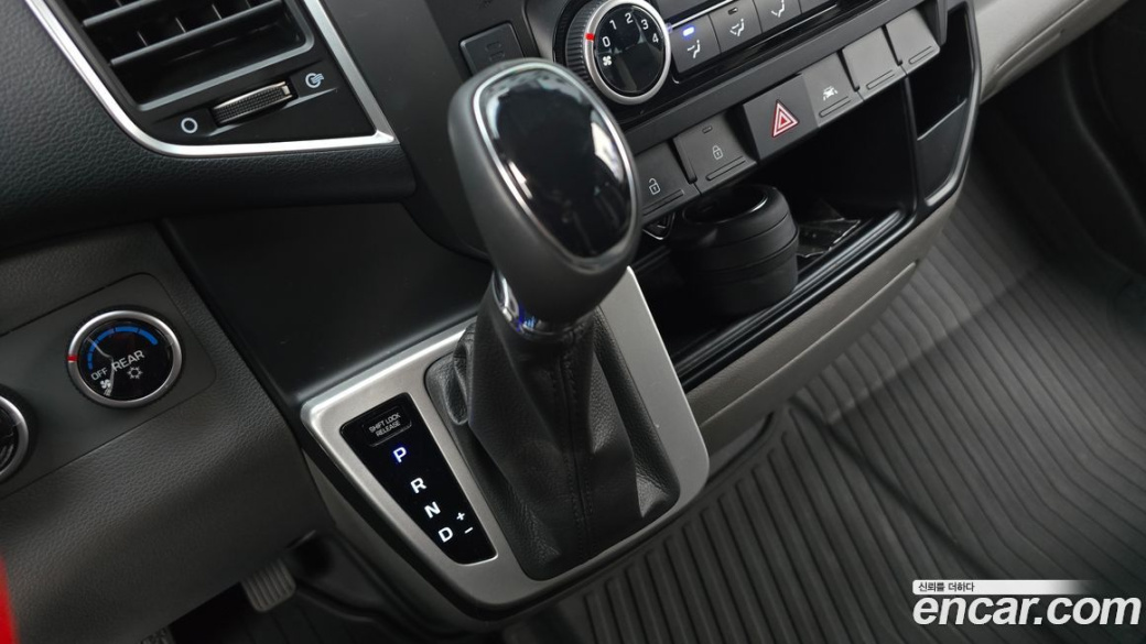 Hyundai Solati 16-seater, 2024