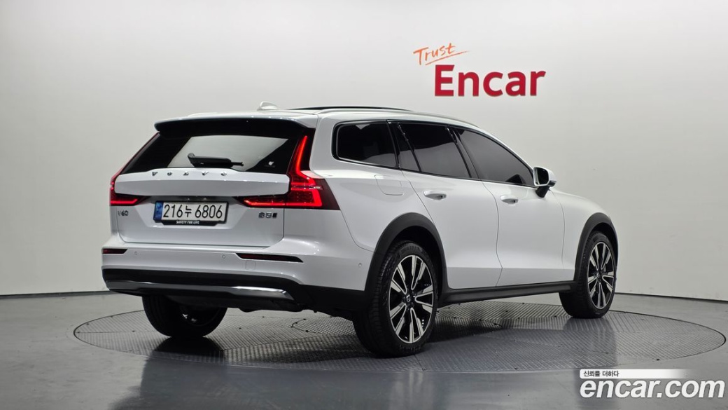 Volvo V60 B5 Ultimate AWD, 2023