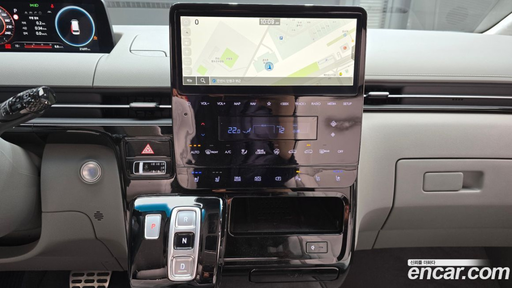 Hyundai Staria 4WD Lounge 9-Seater, 2025