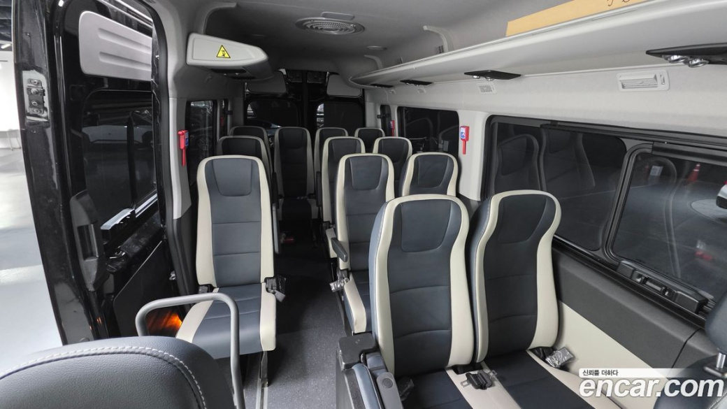 Hyundai Solati 15-seater, 2025