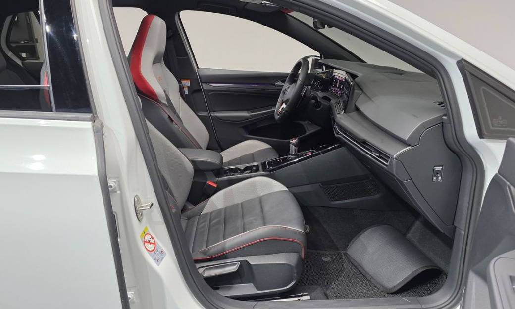 Volkswagen Golf 2.0 GTI, 2024