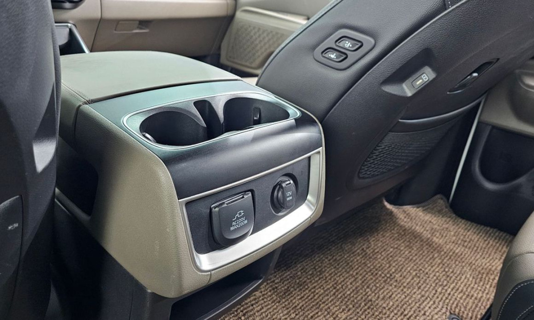 Kia Carnival 9-Seater Signature, 2025