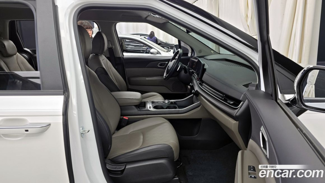 Kia Carnival 9-Seater Prestige, 2024