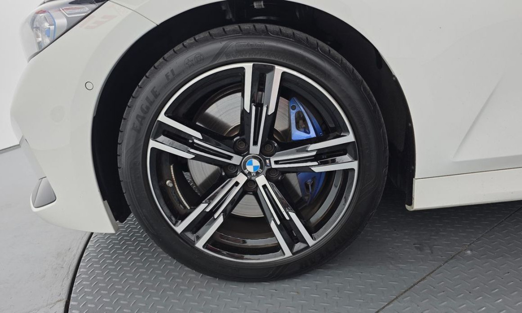 BMW 3-Series 320i M Sport, 2024