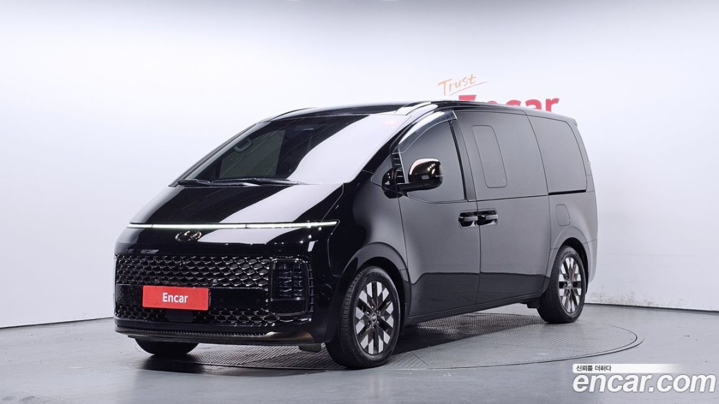 Hyundai Staria 4WD Lounge 9-Seater, 2023
