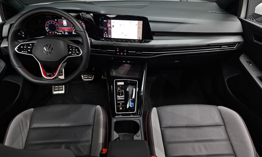 Volkswagen Golf 2.0 GTI, 2024