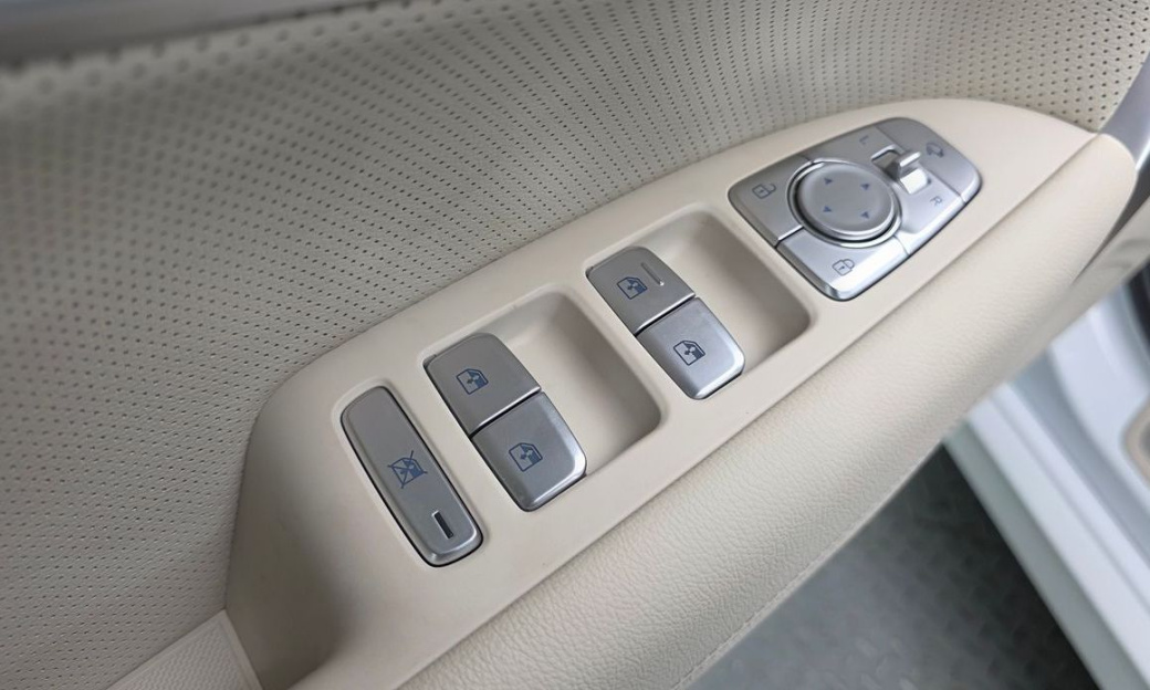 Genesis G70 Gasoline 2.0T 4WD, 2022